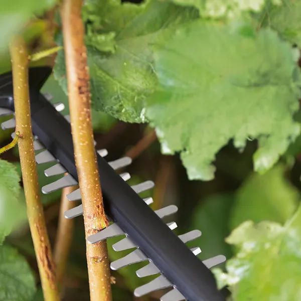 Кущоріз акумуляторний Bosch UniversalHedgeCut 18V-50 18В 50мм крок різу 20мм 2.3кг без АКБ та ЗП
