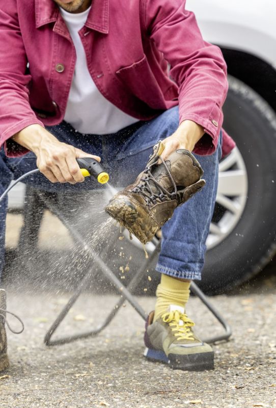 Минимойка низкого давления аккумуляторная Karcher OC 3 Foldable, 120л/ч, шланг 1.8м, бак для воды 8л, вес 2.2кг, USB-C