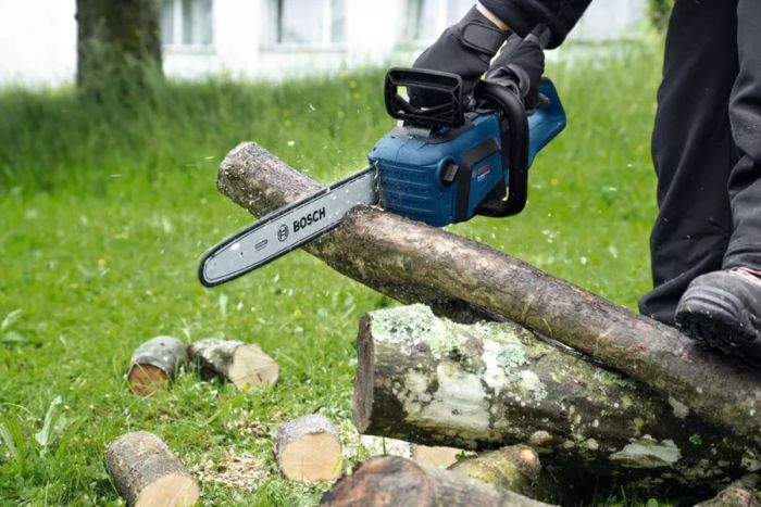 Пила ланцюгова акумуляторна Bosch Professional GKE 18V-40 18В шина 40см 3.7кг без АКБ та ЗП