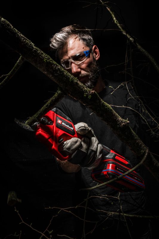 Секатор аккумуляторный Einhell GP-LS 18/28 Li BL - Solo, PXC, 18В, бесщеточный, толщ. 28/14 мм, сталь SK5, 0.82 кг (без АКБ и ЗУ)