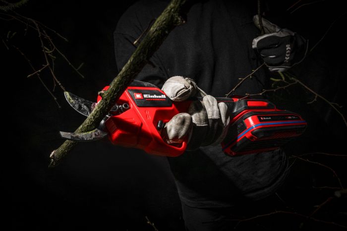 Секатор аккумуляторный Einhell GP-LS 18/28 Li BL - Solo, PXC, 18В, бесщеточный, толщ. 28/14 мм, сталь SK5, 0.82 кг (без АКБ и ЗУ)