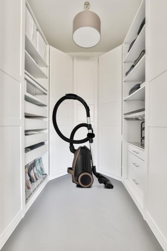 Пылесос Gorenje мешковый, 850Вт, конт пыль -3л, HEPA, телескопич трубка, бронзовый