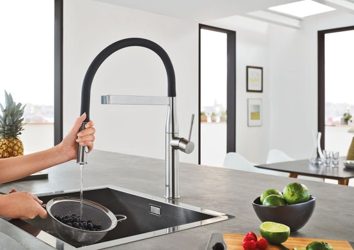 Смеситель для кухни Grohe Essence, длина излива - 240мм, поворотный/гибкий, 1рычаг, супер сталь.