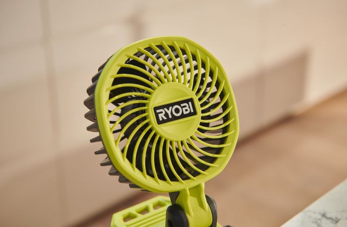 Вентилятор акумуляторний кліпса Ryobi USB Lithium RCF4-0 4В 3800об·хв обертання 325° поворот 180° 2 швидкості 0.29кг без АКБ та ЗП