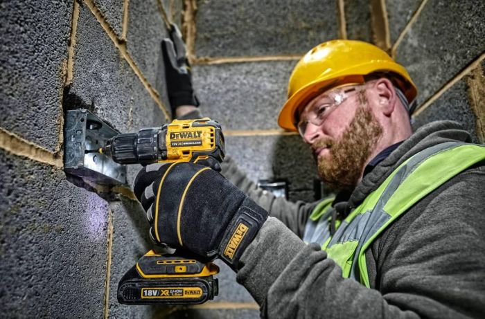 Дриль-шурупокрут DeWalt безщітковий XR Li-Ion 18В акб 2х2А·год 65Нм 450-1650об/хв патрон 13мм ЗП кейс додаткова рукоятка 1.1кг