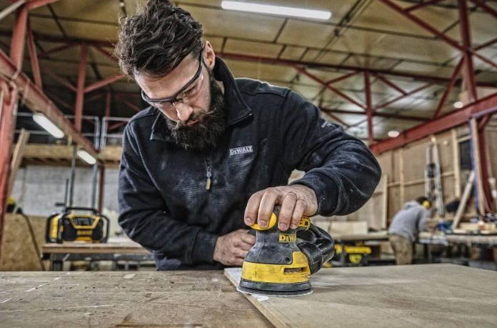 Шлифмашина эксцентриковая DeWalt 280Вт 8000-12000об·мин 125мм амплитуда 2.6мм 1.28кг