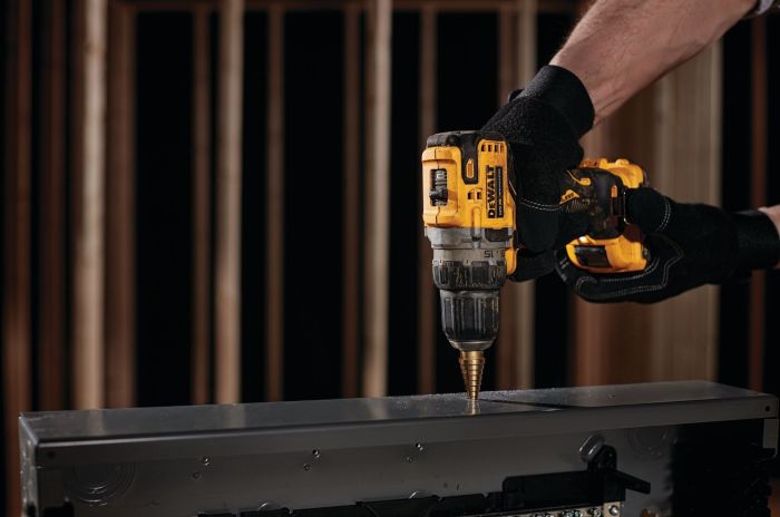 Дрель-шуруповерт DeWalt бесщеточная XR Li-Ion 12В акб 2х2А·час 57.5Нм 425-1500об·мин ЗП кейс патрон 10мм 1.1кг