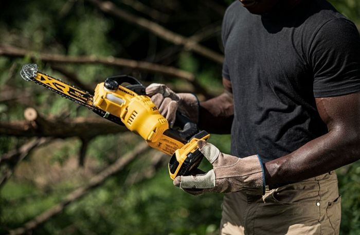 Пила ланцюгова акумуляторна DeWalt безщіткова 18В XR Li-lon 8.6м/с шина 20см 2.1кг без АКБ та ЗП