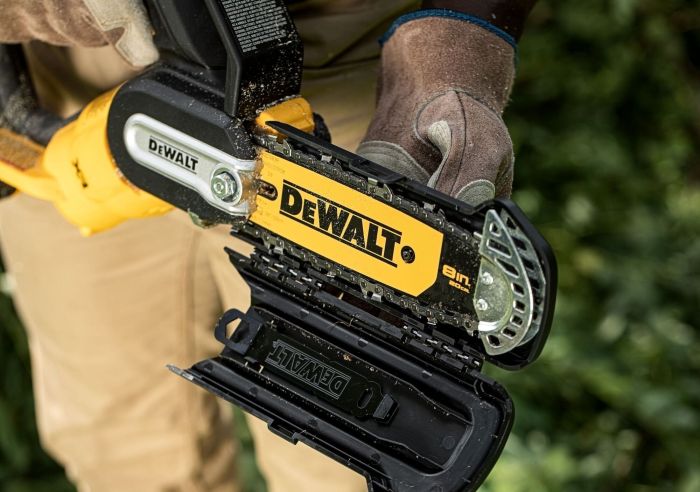 Пила ланцюгова акумуляторна DeWalt безщіткова 18В XR Li-lon 8.6м/с шина 20см 2.1кг без АКБ та ЗП