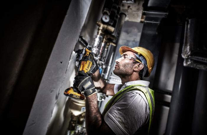 Многофункциональный инструмент аккумуляторный DeWalt 18В XR Li-lon бесщеточный 20000 цв/мин 1.1кг кейс без АКБ и ЗП