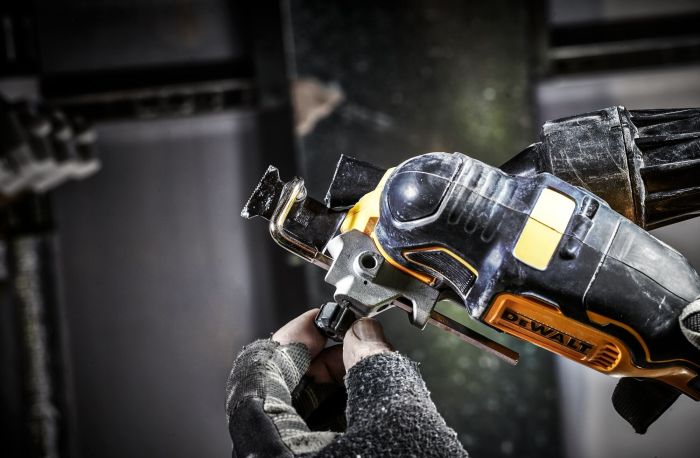 Многофункциональный инструмент аккумуляторный DeWalt 18В XR Li-lon бесщеточный 20000 цв/мин 1.1кг кейс без АКБ и ЗП