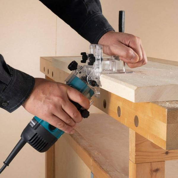 Фрезер   530Вт цанга 6мм 32000об/хв 1.7кг Makita 3712