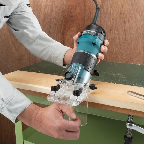 Фрезер   530Вт цанга 6мм 32000об/хв 1.7кг Makita 3712