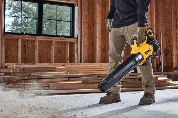 Повітродув садовий акумуляторний DeWalt безщітковий 18В 200км/год без АКБ та ЗП 3.1кг