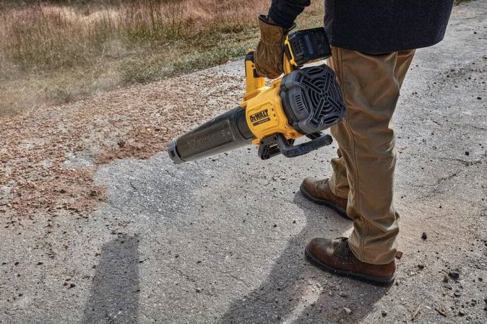 Повітродув садовий акумуляторний DeWalt безщітковий 18В 200км/год без АКБ та ЗП 3.1кг