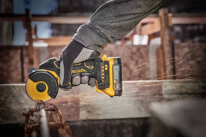 Пила дисковая акмуляторная DeWalt 18В XR безщеточная 76х10мм 20000об·мин 0.94кг без АКБ и ЗП