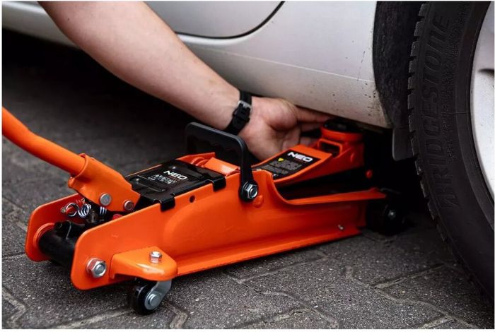 Домкрат Neo Tools, гидравлический подкатный 2.5т, 85-385мм