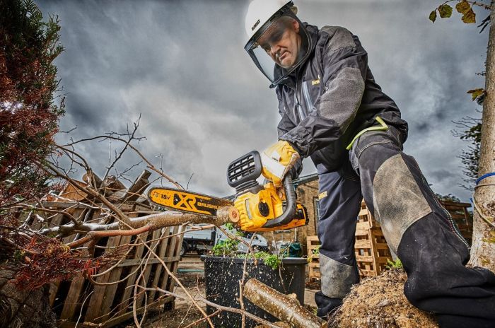 Пила ланцюгова акумуляторна DeWalt 18В шина 30см 3/8" без АКБ та ЗП