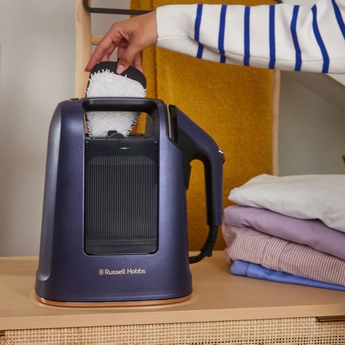 Відпарювач Russell Hobbs Genie Maestro, 1700Вт, 750мл, паровий удар -20гр, верт. відпарювання, керам. підошва, синій