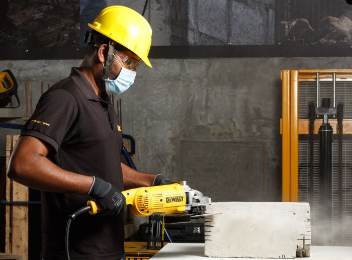 Шліфмашина кутова DeWalt 2200Вт 230мм 6600об/хв 5.2кг