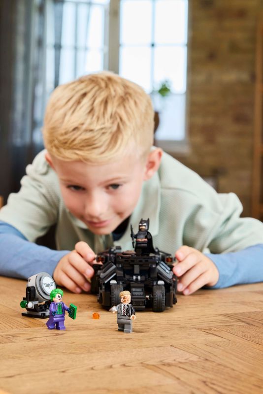 Конструктор LEGO Super Heroes Бэтмен Тумблер против Двуликого и Джокера