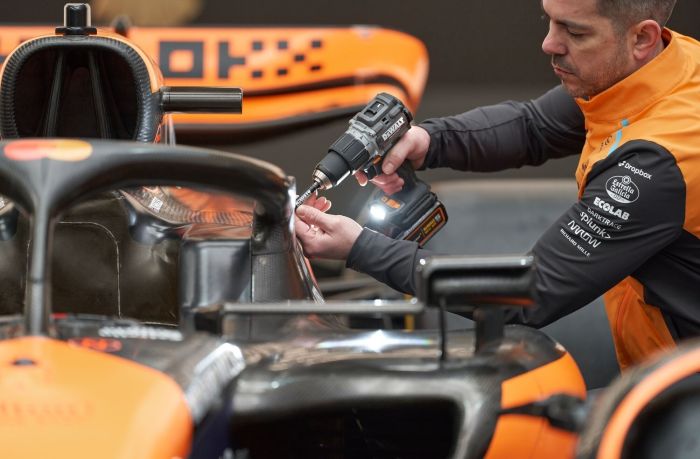 Шурупокрут-дриль ударний акумуляторний DeWALT McLaren F1 TEAM LIMITED EDITION 18В 2х5А·год 90Нм 0-450·0-1650об/хв кейс ЗП 1.34кг