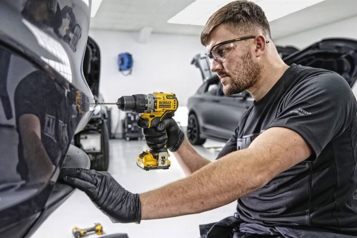 Дриль-шурупокрут ударний DeWalt XR Li-Ion 12В акб 2х2А·год 57.5Нм 425-1500об/хв патрон 10мм кейс 0.96кг