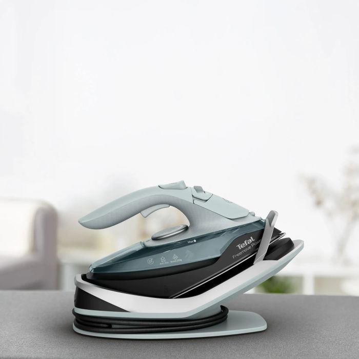 Утюг Tefal безпроводной Freemove Power, 2600Вт, 250мл, паровой удар -220гр, постоянный пар - 40гр, база для зарядки, авто выкл., керам. подошва, зеленый