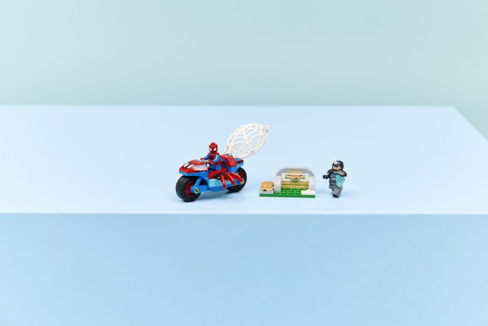 Конструктор LEGO Spidey Паук на мотоцикле против Носорога