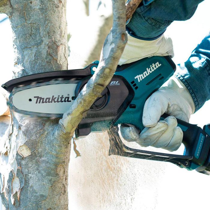 Пила ланцюгова акумуляторна  CXT  10.8В 10см 1.5кг без АКБ та ЗП Makita UC100DZ