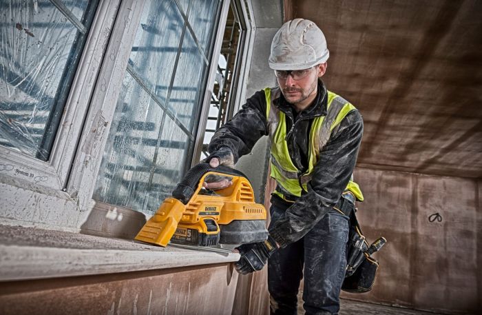 Аккумуляторный пылесос DeWalt 18В XR Li-lon контейнер 1.л 954л/мин 1.8кг без АКБ и ЗП