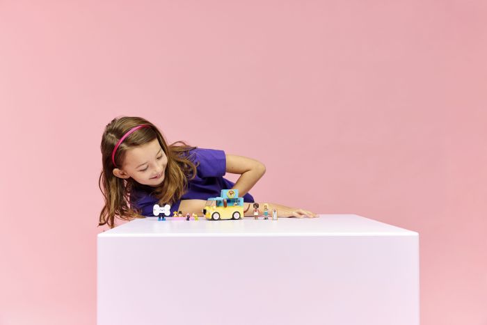 Конструктор LEGO Friends Фургон с аксесуарами для любимцев