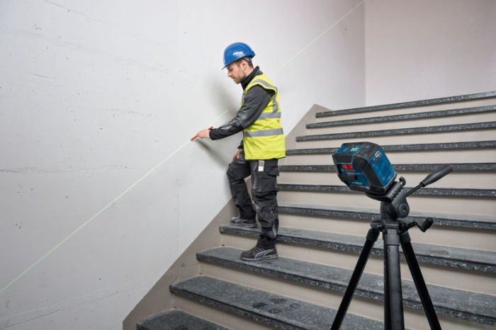 Нівелір лазерний Bosch Professional GLL 20-22 G 3.7В/4АА до 20м ±0.3мм/м зелений промінь чохол штатив IP 65 0.59кг