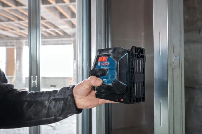 Нівелір лазерний Bosch Professional GLL 20-22 G 3.7В/4АА до 20м ±0.3мм/м зелений промінь чохол IP 65 0.59кг