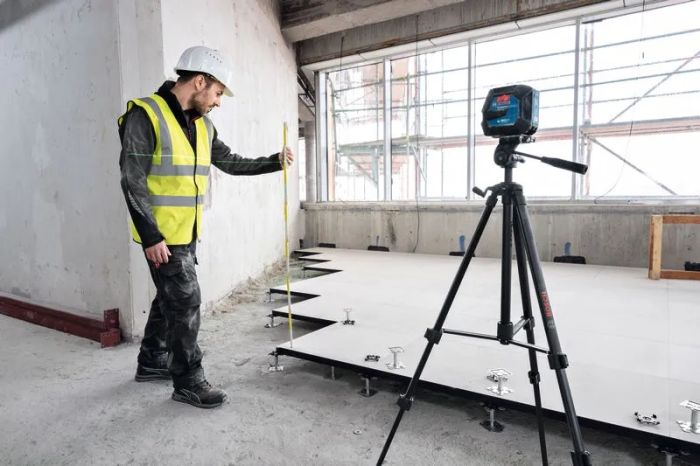 Нівелір лазерний Bosch Professional GLL 20-22 G 3.7В/4АА до 20м ±0.3мм/м зелений промінь чохол IP 65 0.59кг