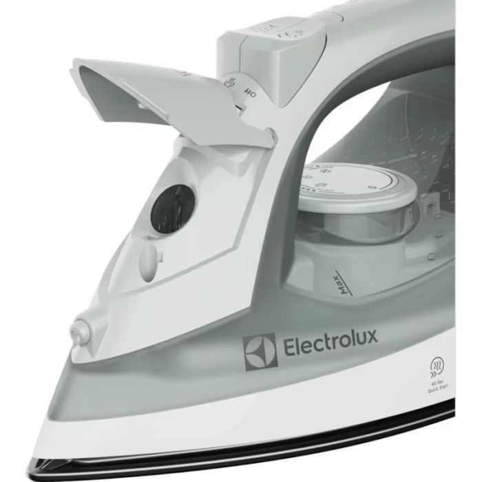 Праска Electrolux компактна, 2000Вт, 200мл, паровий удар 80гр, керам. підошва, зелений
