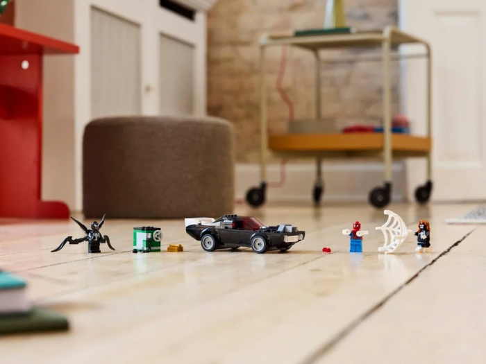 Конструктор LEGO Super Heroes Человек-паук против маслкара Венома