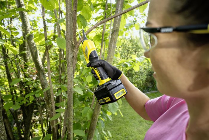 Секатор акумуляторний Karcher TLO 2-18 18В 2,5см 1.09кг без АКБ та ЗП