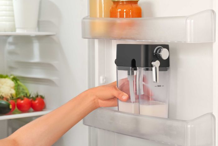 Кофеварка Sencor рожковая 1.8л, молотый, автоматический капучинатор, LCD-дисплей, нерж. сталь-черный