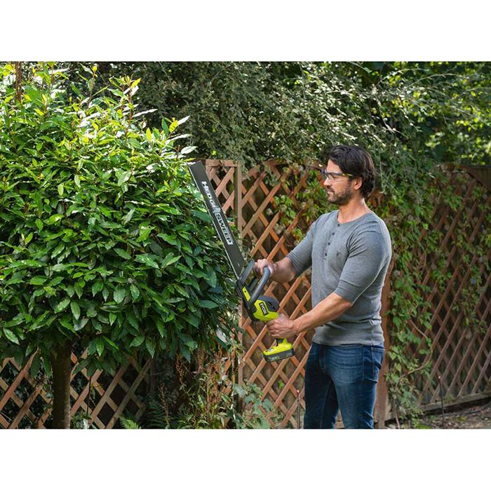 Кусторез аккумуляторный Ryobi ONE+ RY18HT50A-0 18В 50см шаг реза 24мм 2.4кг без АКБ и ЗУ