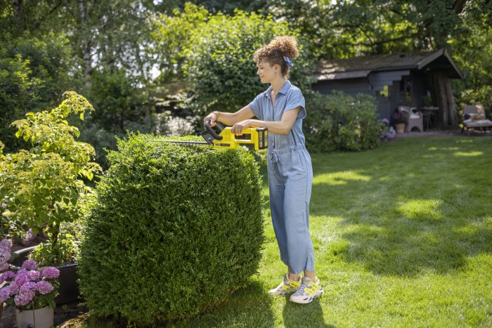 Кусторез аккумуляторный Karcher HGE 2-18 18В лезвие 45см шаг реза 18мм 2.34кг без АКБ и ЗП