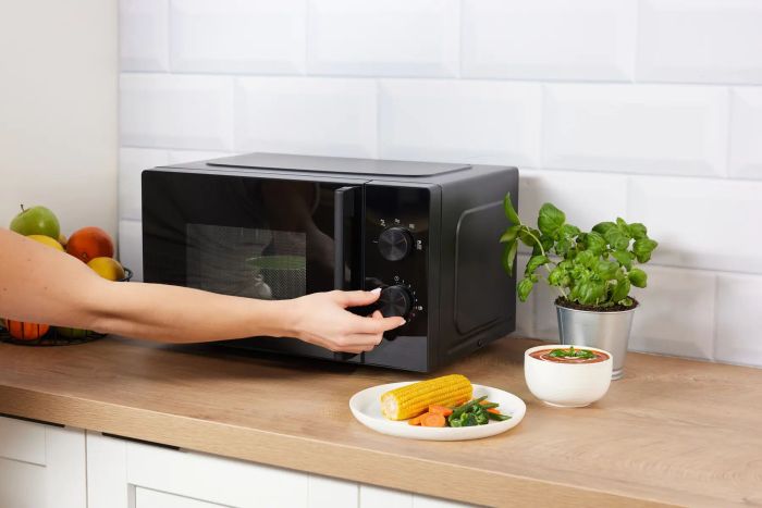 Мікрохвильова піч Gorenje, 20л, мех. керув., 700Вт, гриль, інвертор, чорний