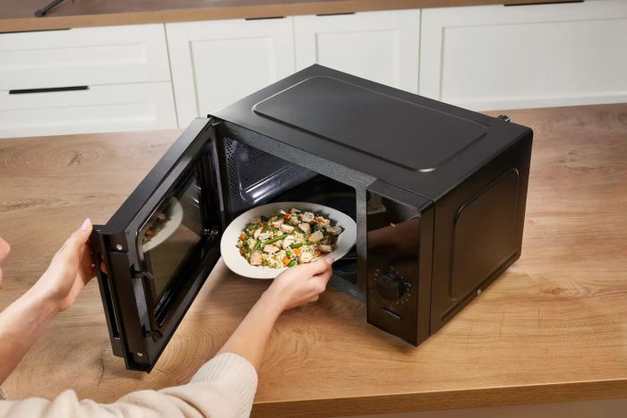 Микроволновая печь Gorenje, 20л, мех. управл., 700Вт, гриль, инвертор, черный