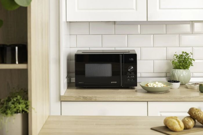 Микроволновая печь Gorenje, 20л, электр. управл., 800Вт, гриль, дисплей, 20 программ, инвертор, черный
