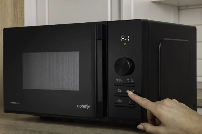 Микроволновая печь Gorenje, 20л, электр. управл., 800Вт, гриль, дисплей, 20 программ, инвертор, черный