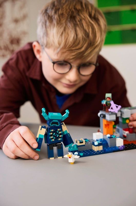 Конструктор LEGO Minecraft Встреча с Защитником