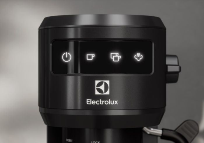Кавоварка Electrolux ріжкова, 1л, мелена, ручний капуч, LED-дисплей, підігрів чашок, чорний