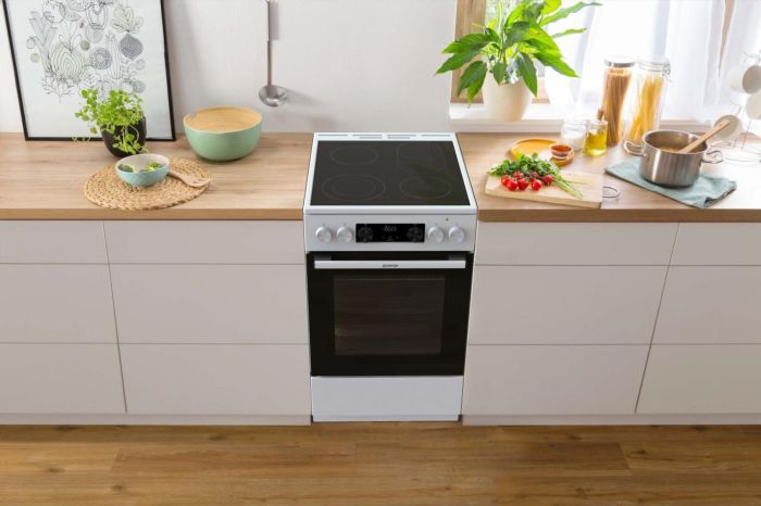 Плита Gorenje электрическая стеклокерамическая, 70л, 50x60см, дисплей,  приготовление с паром, программатор, белый