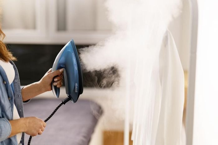 Утюг-парогенератор Gorenje, 3000Вт, 1500мл, паровой удар -160гр, дисплей, керам. подошва, синий