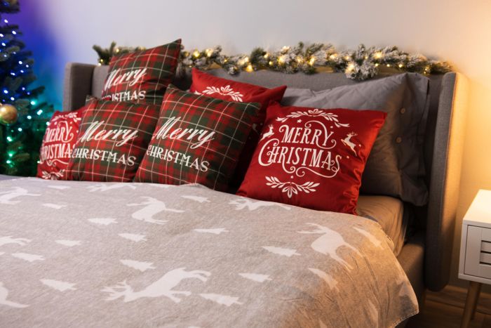 Подушка декор. Ardesto Christmas Happy Holidays 45х45см, 100% поліестер, червоний